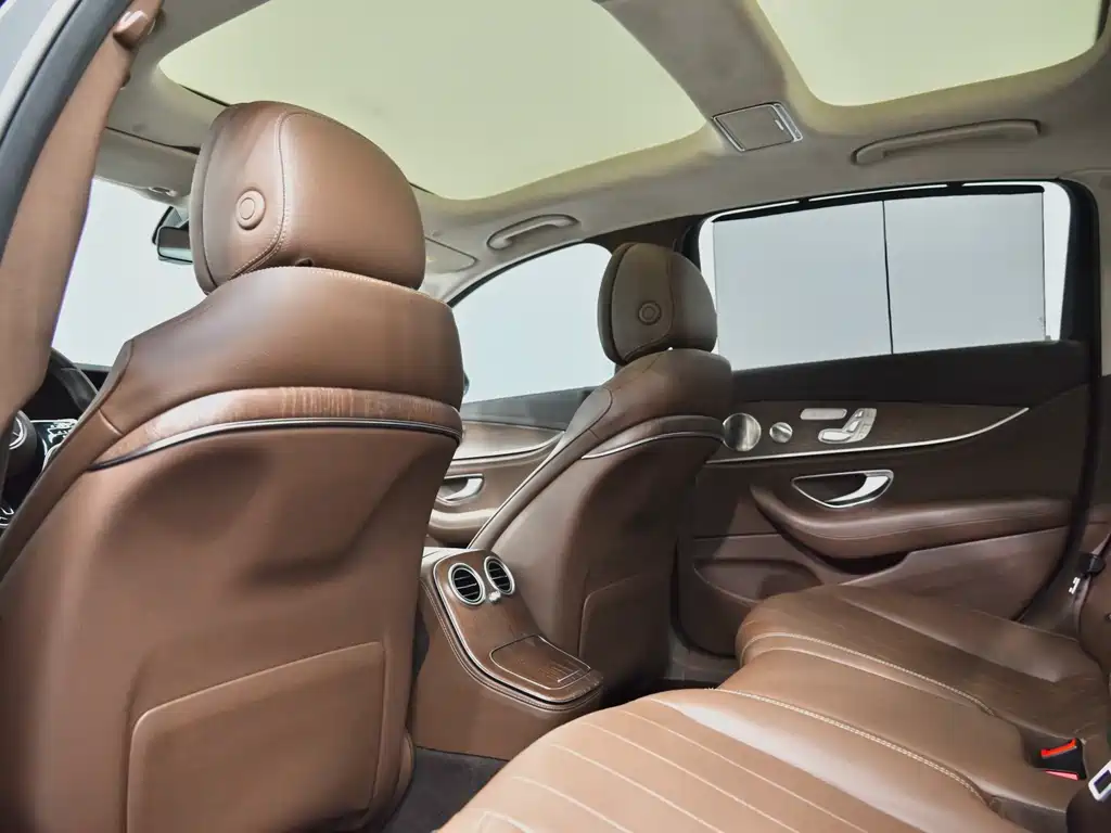 Mercedes-Benz E-Class 2022 — фото 16