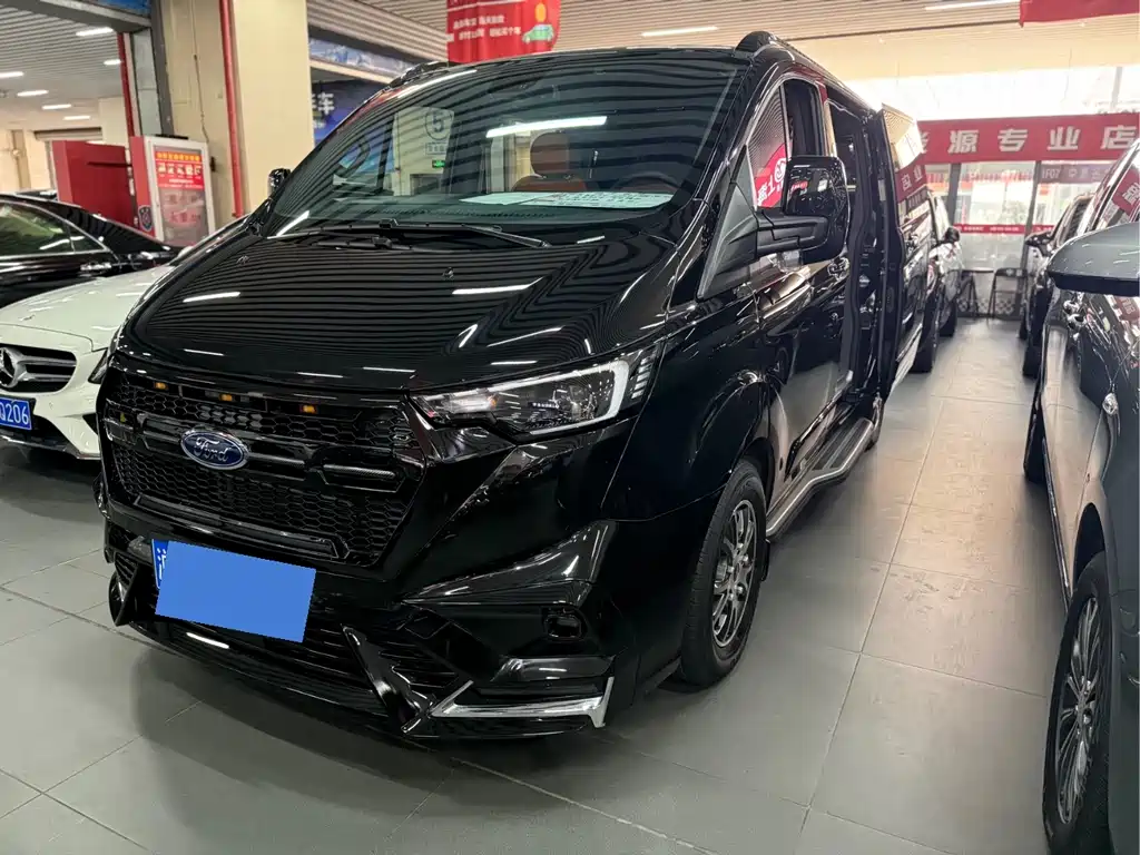Ford Tourneo 2025 — фото 1