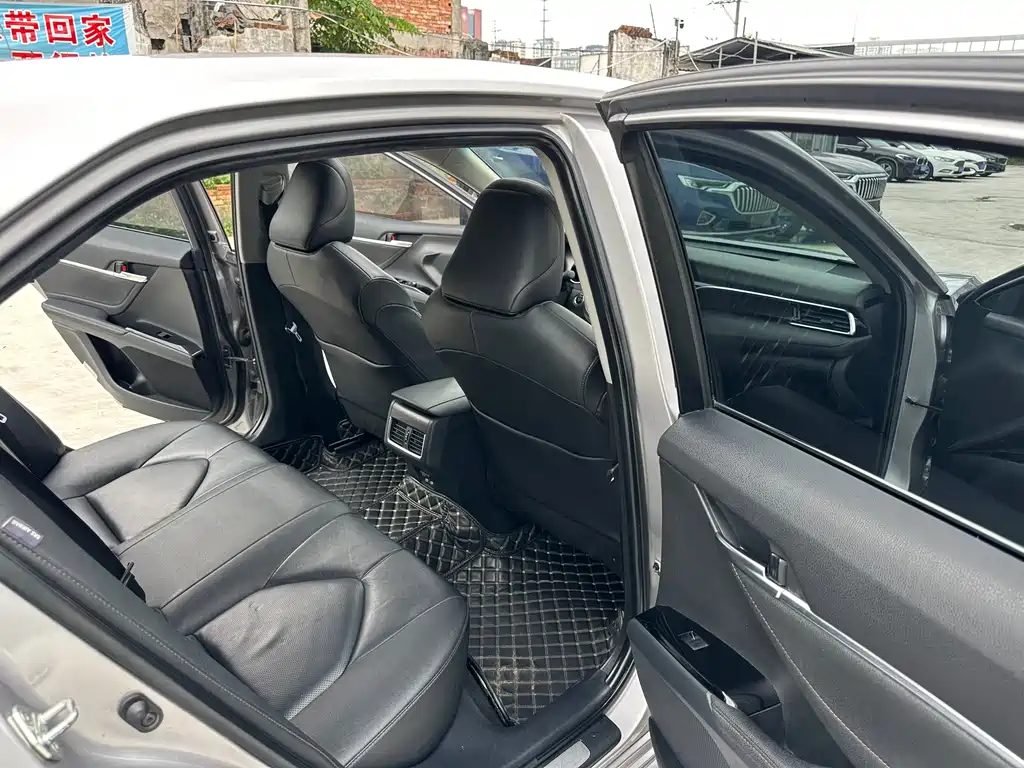Toyota Camry 2021 — фото 11