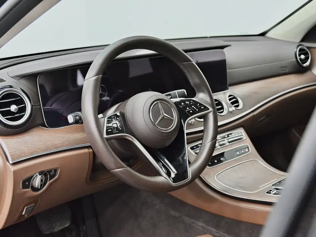 Mercedes-Benz E-Class 2022 — фото 21