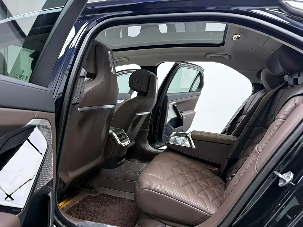 BMW 7 Series 2024