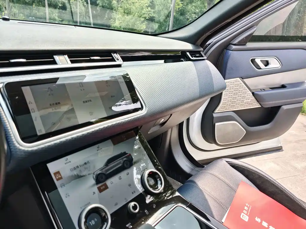 Land Rover Range Rover Velar 2022 — фото 16