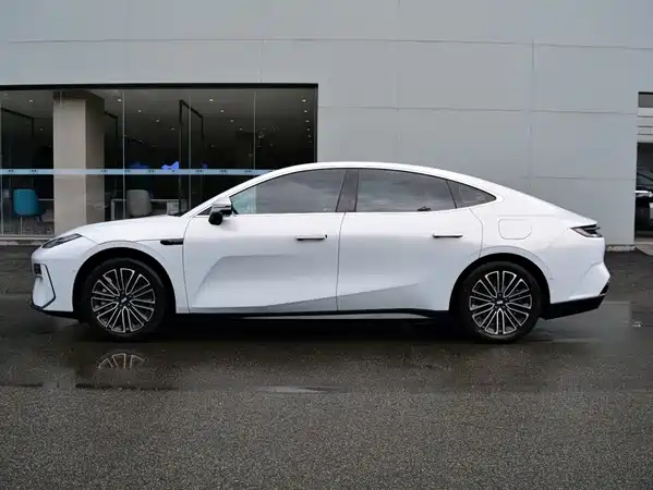 Geely Galaxy E8 2025