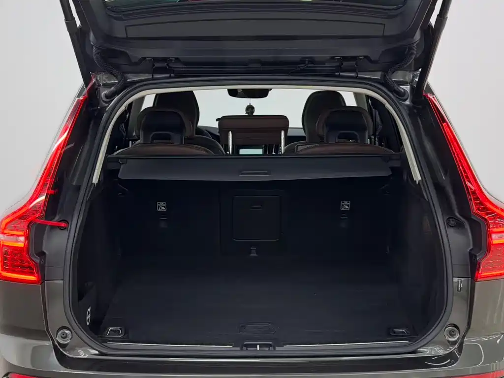 Volvo XC60 2019 — фото 20