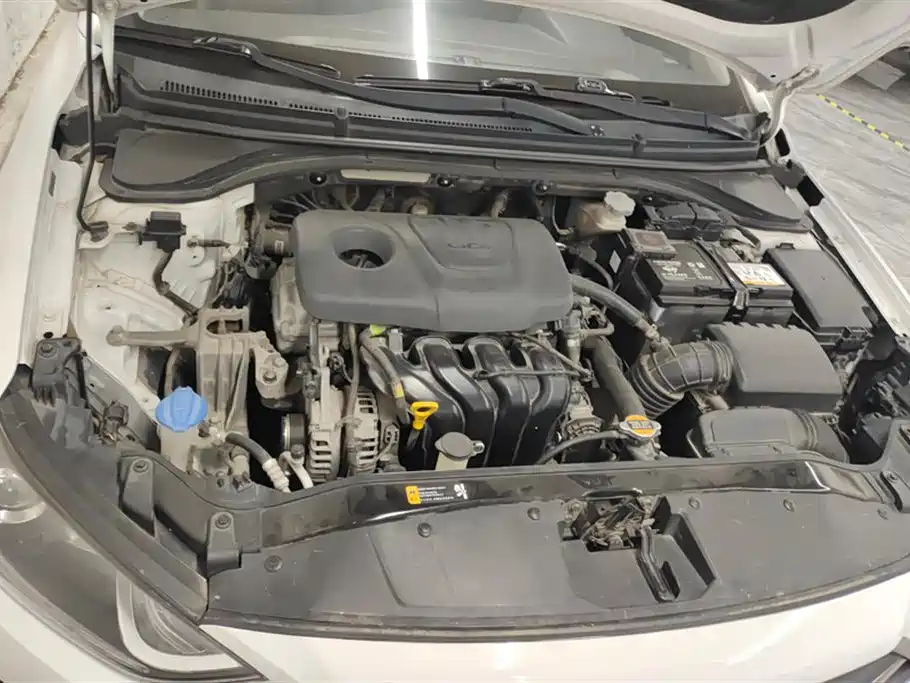 Hyundai Elantra 2017 — фото 10