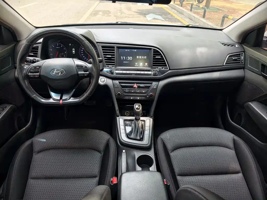 Hyundai Elantra 2019 — фото 8