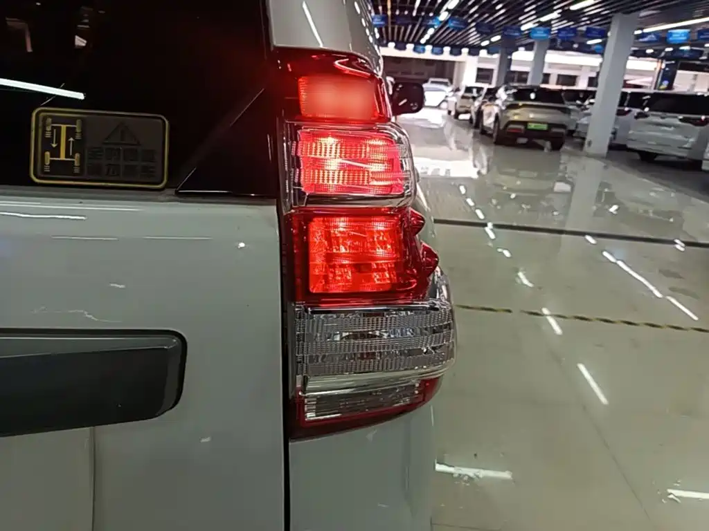 Toyota Prado 2017 — фото 8