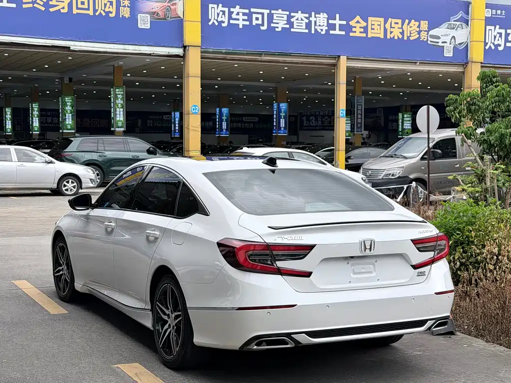 Honda Accord 2022 — фото 13