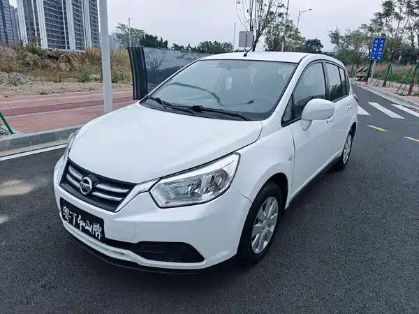 Venucia R50 2015