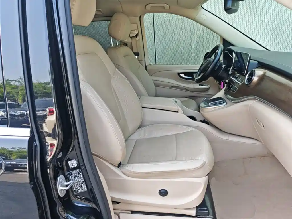 Mercedes-Benz V-Class 2022 — фото 25
