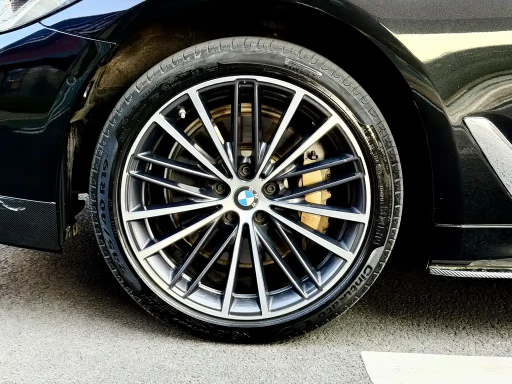 BMW 5 Series 2023 — фото 13