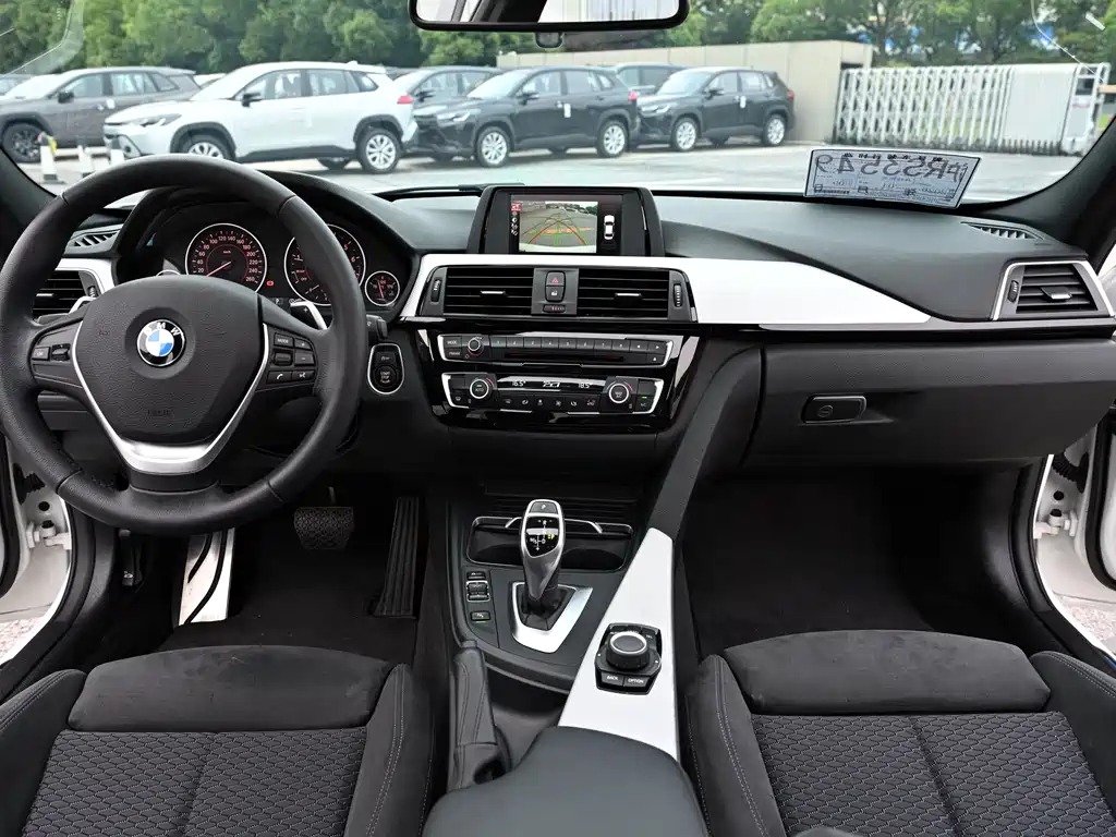 BMW 3 Series 2017 — фото 12