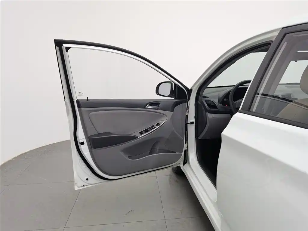 Hyundai Verna 2017 — фото 8