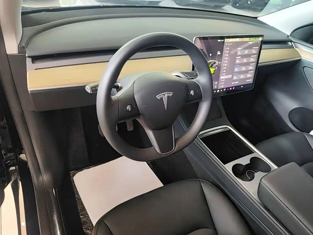 Tesla Model Y 2023 — фото 10