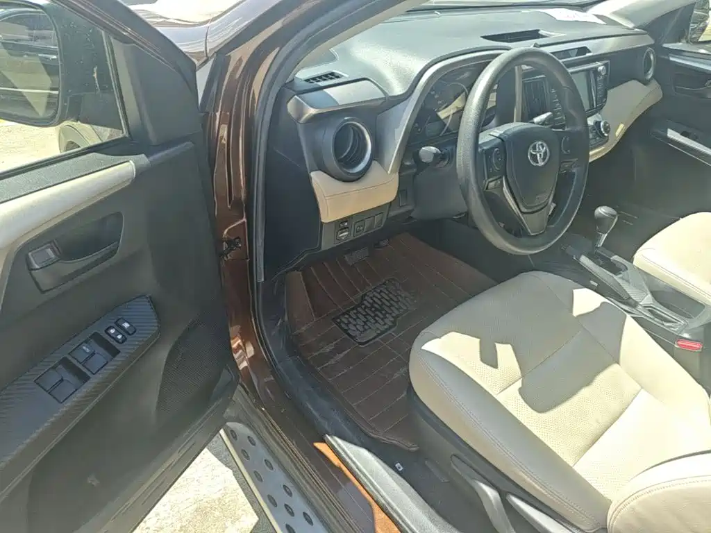 Toyota RAV4 2015 — фото 16