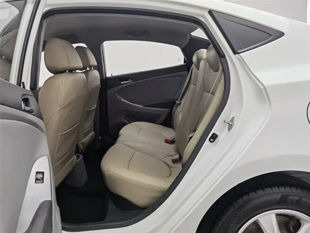 Hyundai Verna 2017 — фото 15