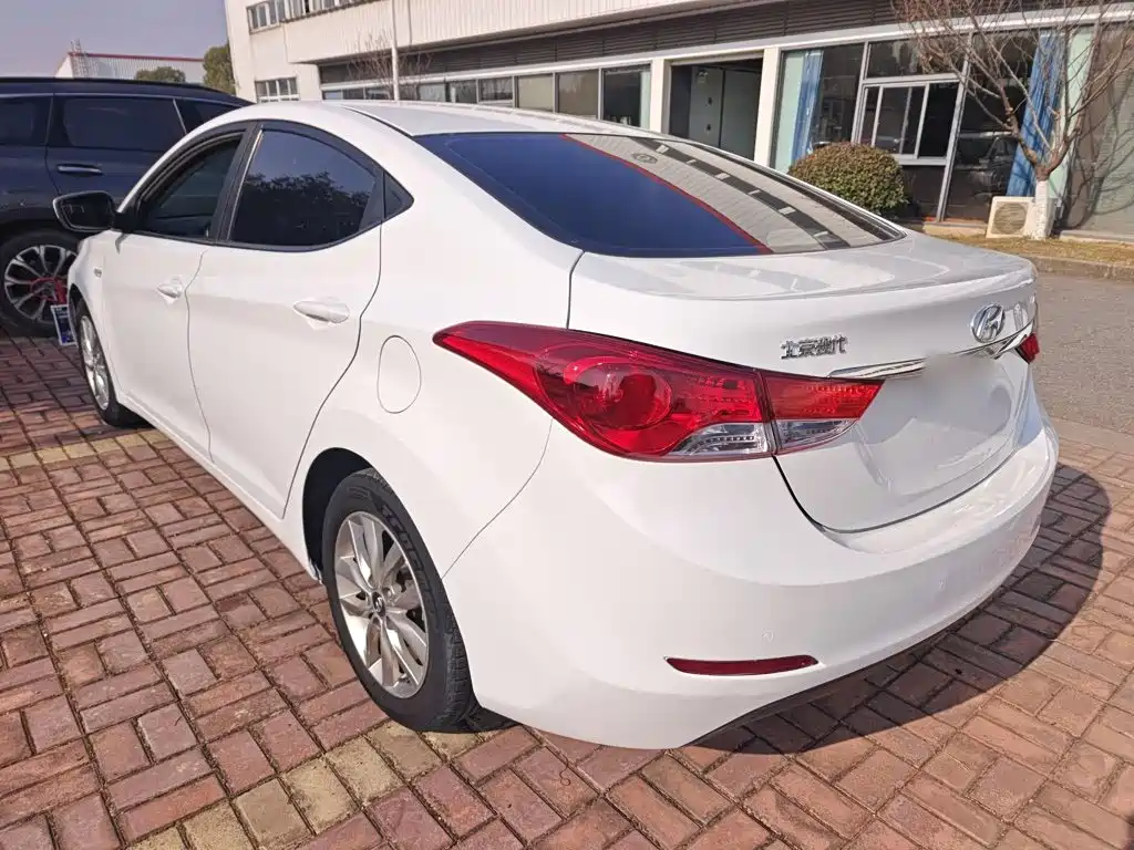Hyundai Elantra Langdong 2015 — фото 23
