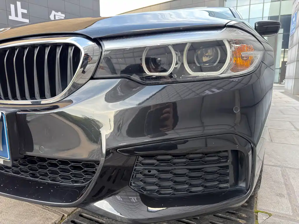 BMW 5 Series 2019 — фото 11