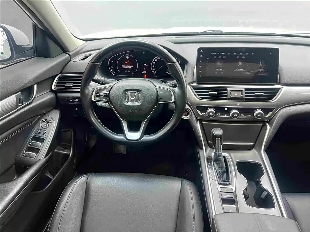 Honda Accord 2022 — фото 10