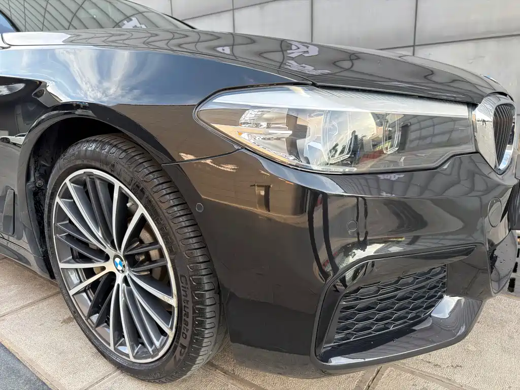 BMW 5 Series 2019 — фото 13