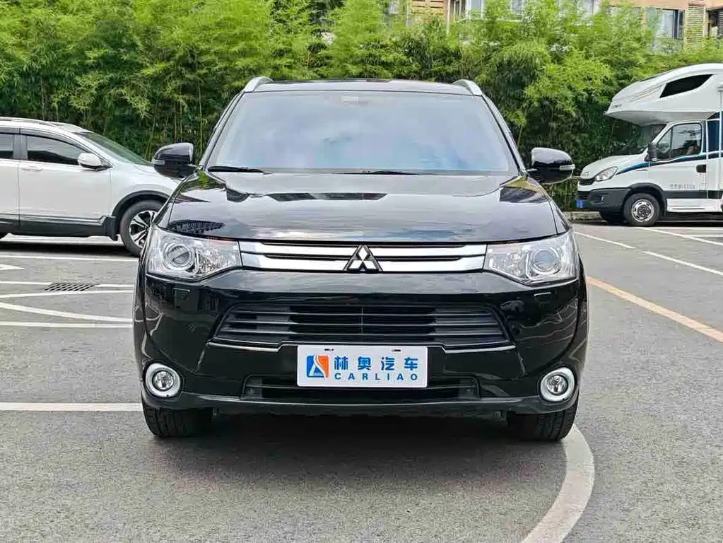 Mitsubishi Outlander 2015 — фото 3