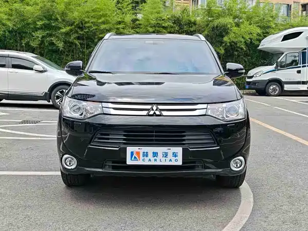 Mitsubishi Outlander 2015