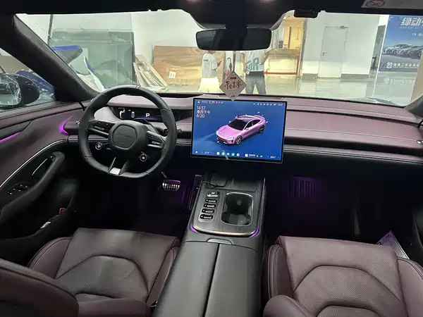 Xiaomi SU7 2024