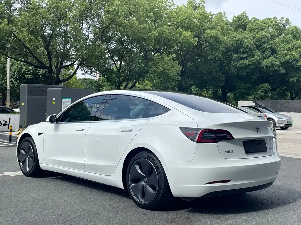 Tesla Model 3 2019 — фото 11