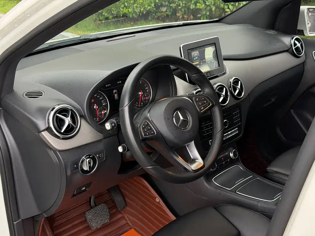 Mercedes-Benz B-Class 2016 — фото 10