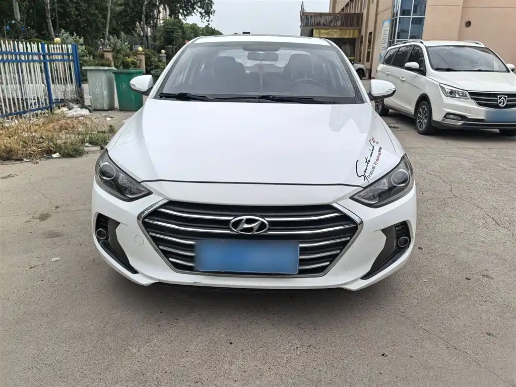 Hyundai Elantra 2018 — фото 25