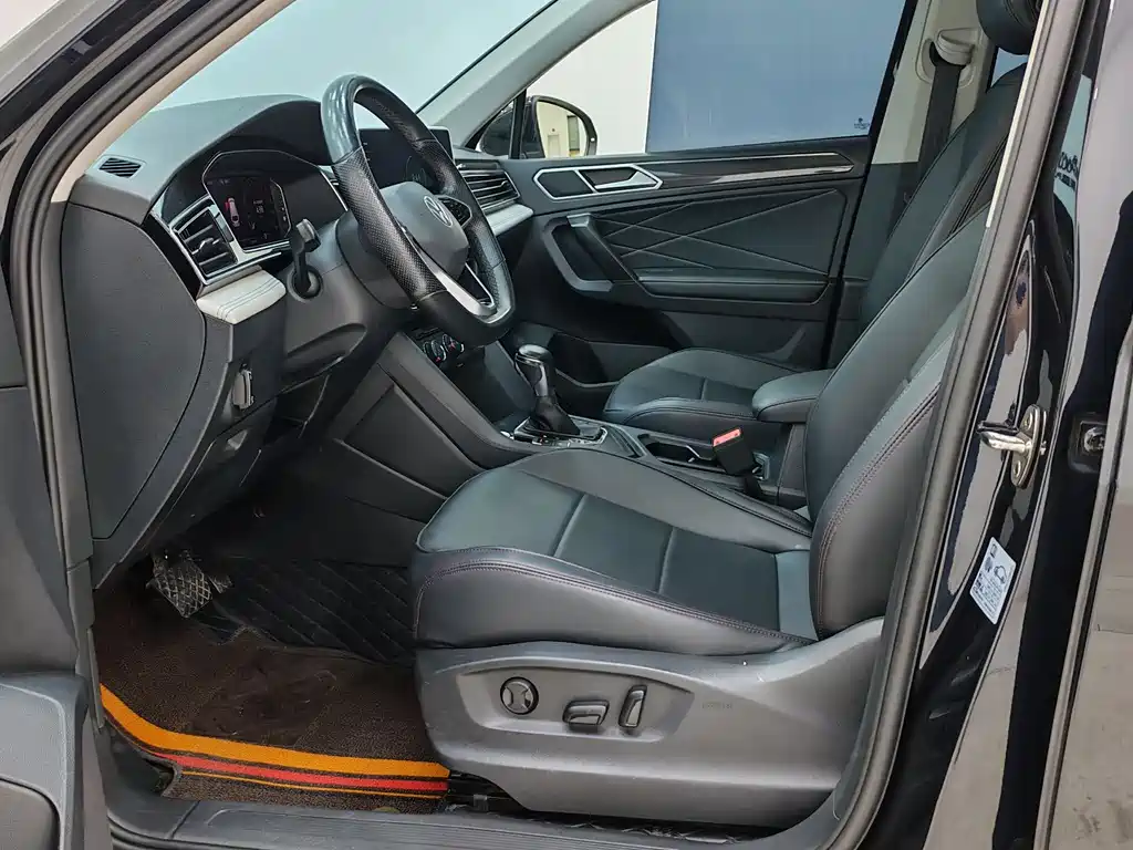Volkswagen Tiguan L 2023 — фото 8