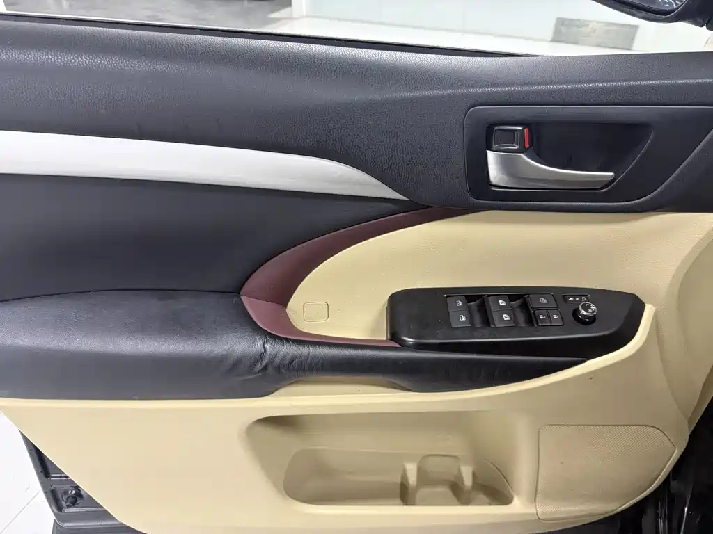 Toyota Highlander 2017 — фото 9