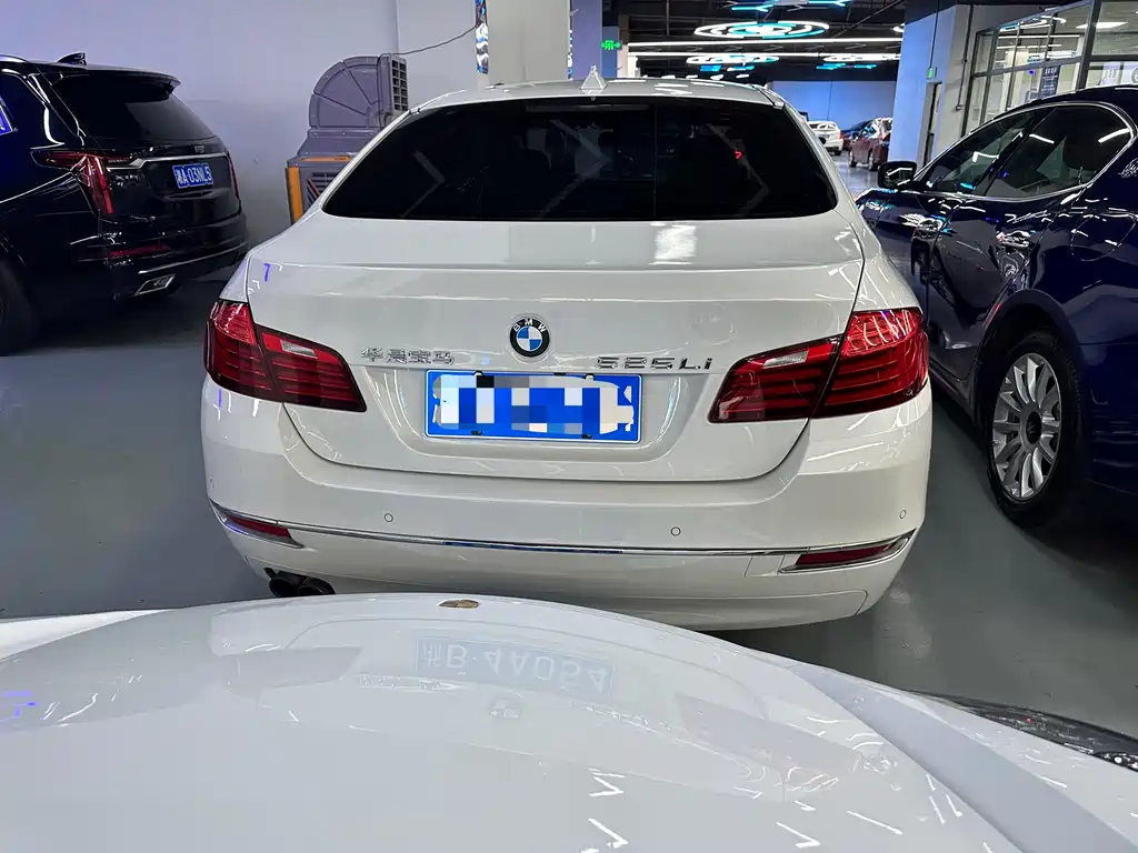 BMW 5 Series 2015 — фото 14