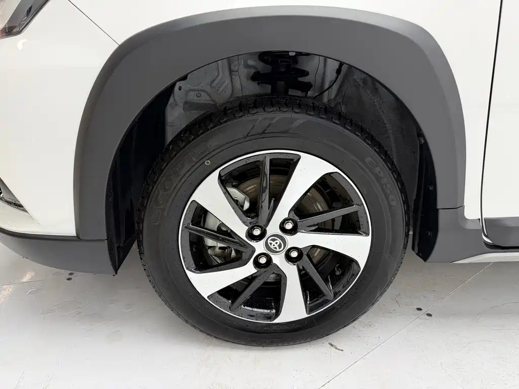 Toyota Yaris L 2022 — фото 8