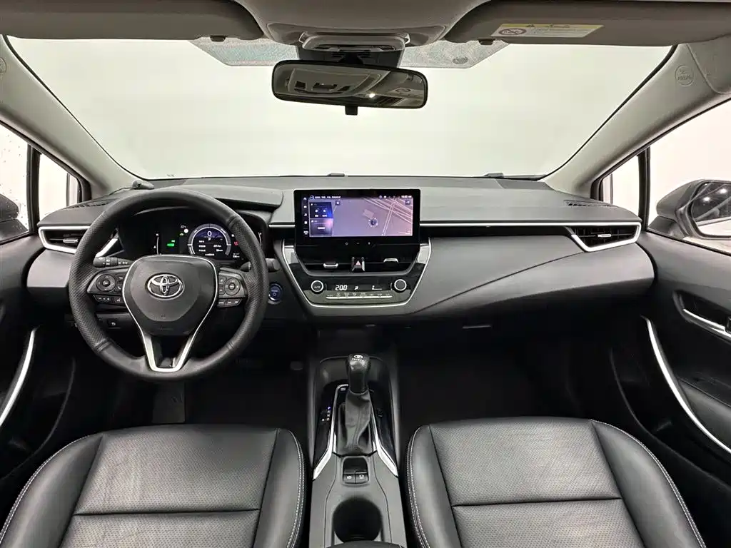 Toyota Corolla 2023 — фото 18