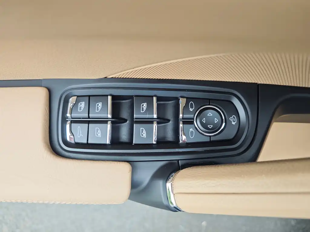 Porsche Cayenne 2015 — фото 18