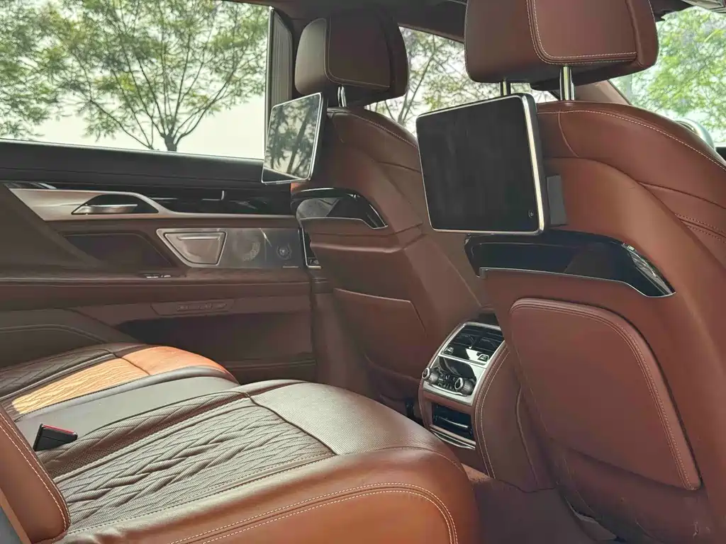 BMW 7 Series 2020 — фото 12