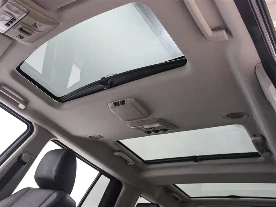 Land Rover Discovery 2015 — фото 12