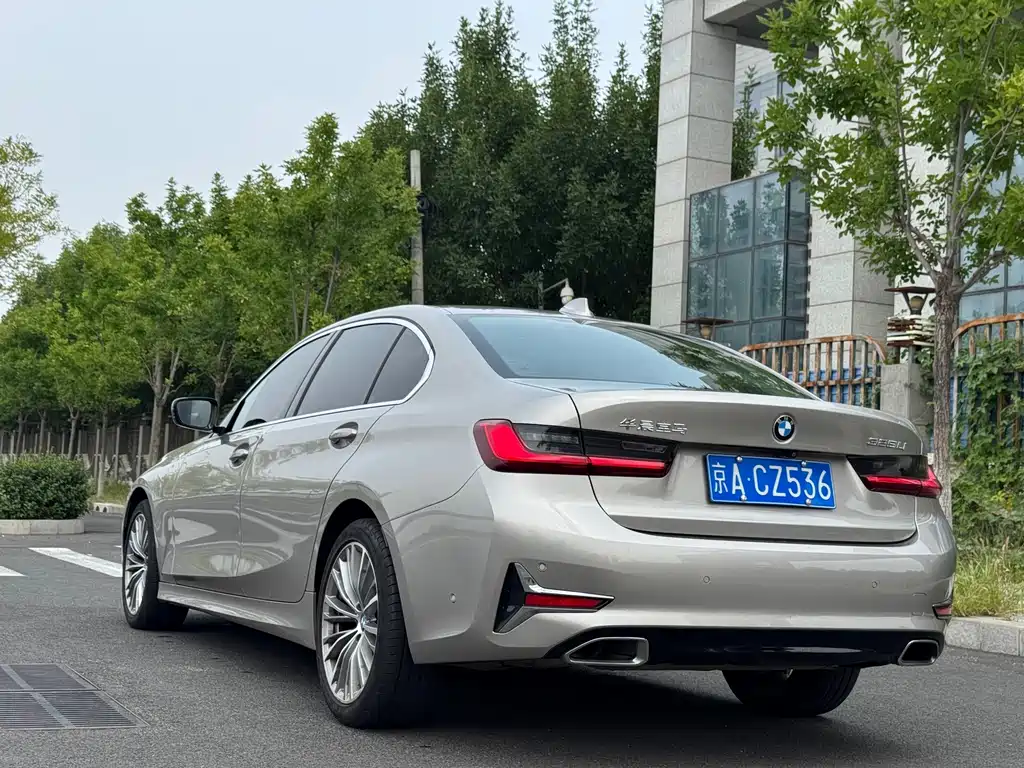 BMW 3 Series 2019 — фото 20