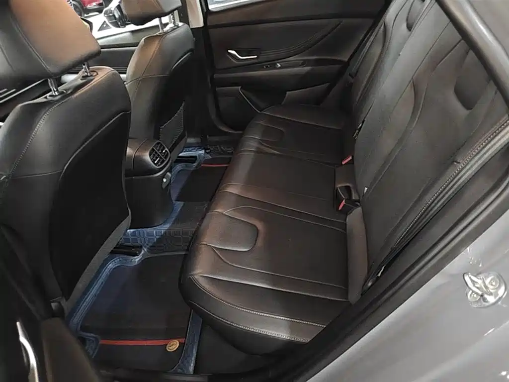 Hyundai Elantra 2022 — фото 17
