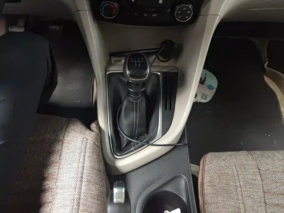 Buick Excelle 2017 — фото 16