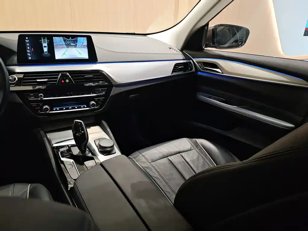 BMW 6 Series GT 2018 — фото 15