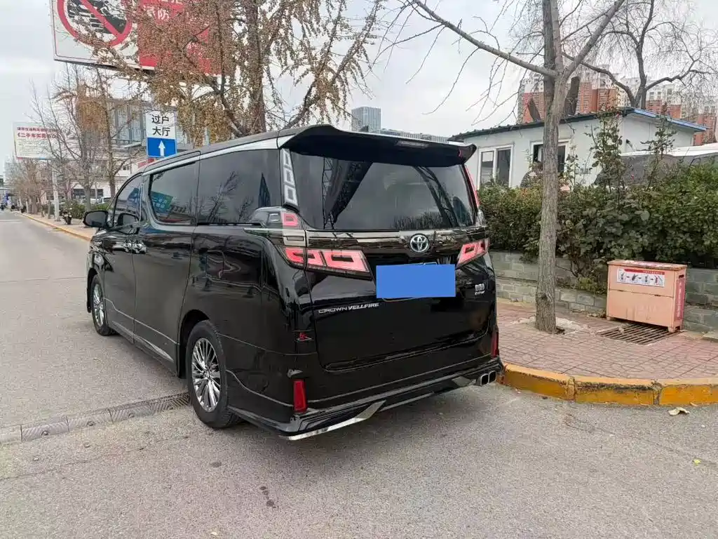 Toyota Vellfire 2023 — фото 10