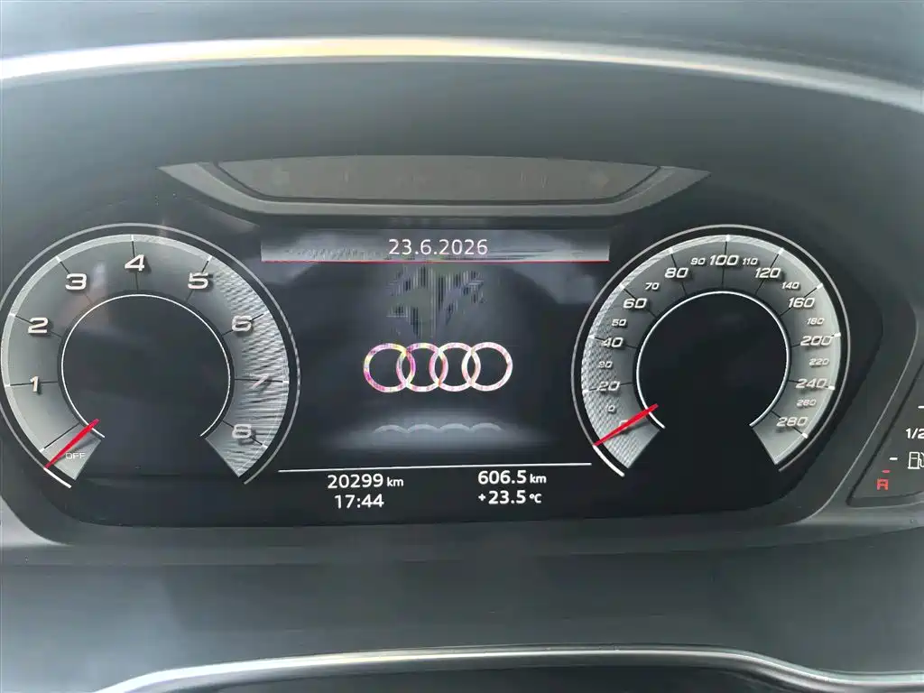 Audi Q3 2021 — фото 17