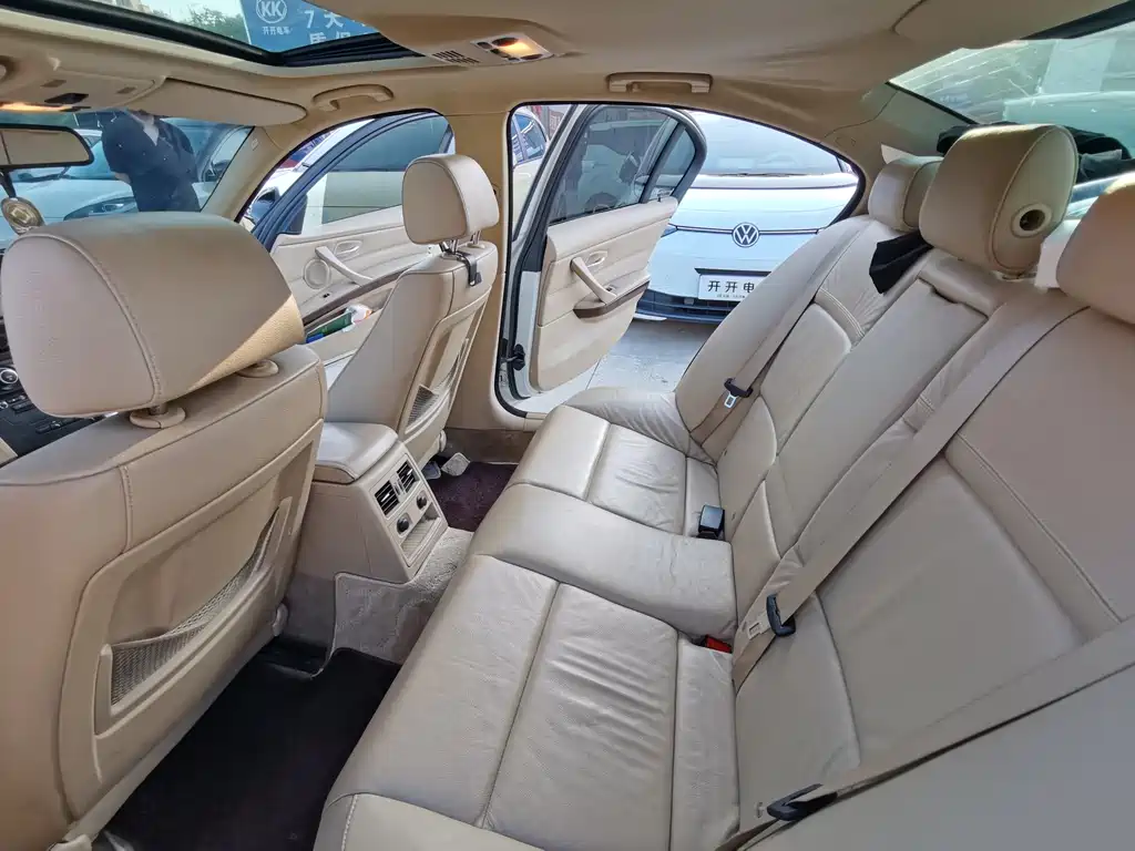 BMW 3 Series 2010 — фото 13