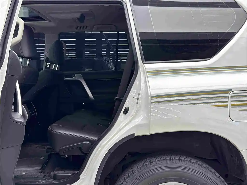 Toyota Prado 2020 — фото 9