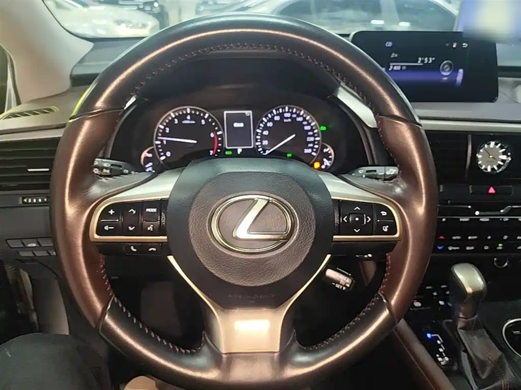 Lexus RX 2018 — фото 11
