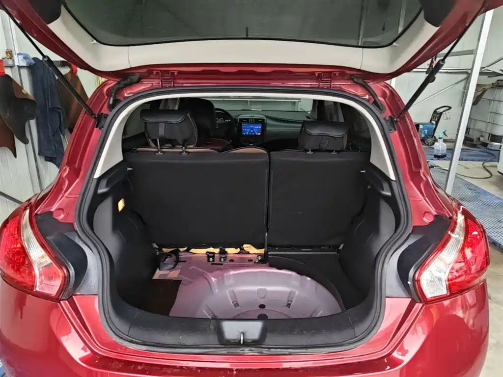 Nissan Tiida 2014 — фото 19