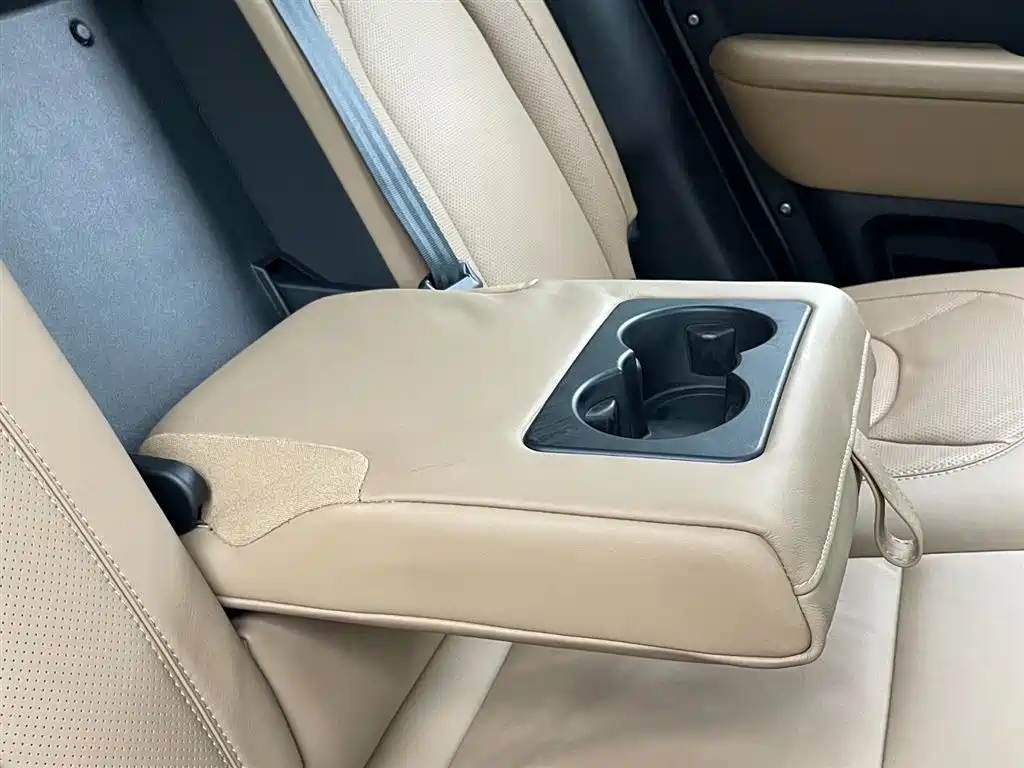 Land Rover Defender 2025 — фото 27