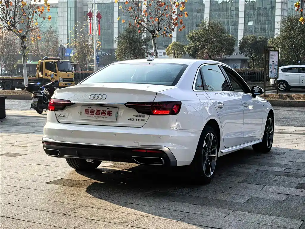 Audi A4L 2022 — фото 7